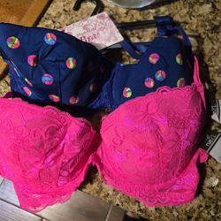 New 2 PC set Bras lightly paded, size: 38C. wire. $8 ea. Set or 2 sets for $15. From Rue 21. Teen, women, girl, school, work, party, summer. Color:Blu