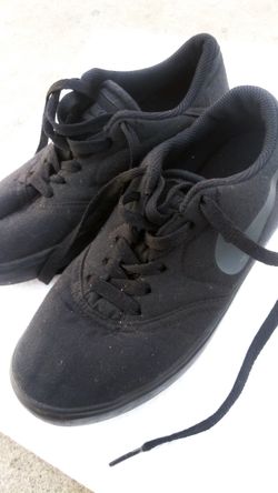 Only used once! Nikes size 3.5Y