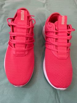 Woman’s pumas