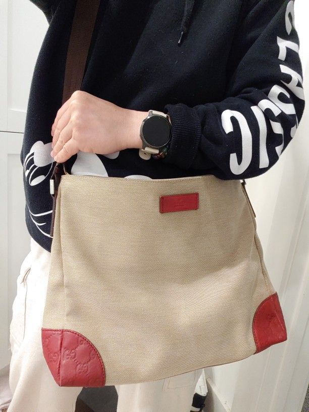 Authentic Gucci GG Monogram Supreme Canvas Messenger Crossbody Bag