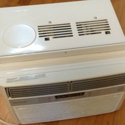 Air Conditioner - $150 -8K BTU - FRIGIDAIRE