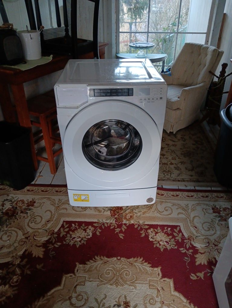 Whirlpool 4.3 Cu. Ft. High Efficiency Stackable Front Load Washer Machine