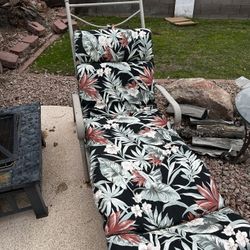 Set Of 2 Lounge Chairs  With Cushion 