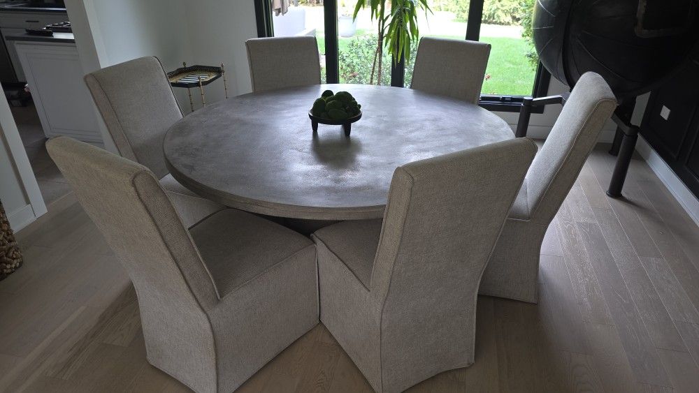 Set of 6 Ashley dining chairs 