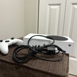 Microsoft Xbox Series S With Controller 