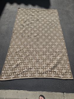 Area Rug 8 Foot X 5 Foot