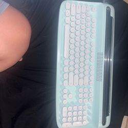 Retro Typewriter-Style Wireless Keyboard