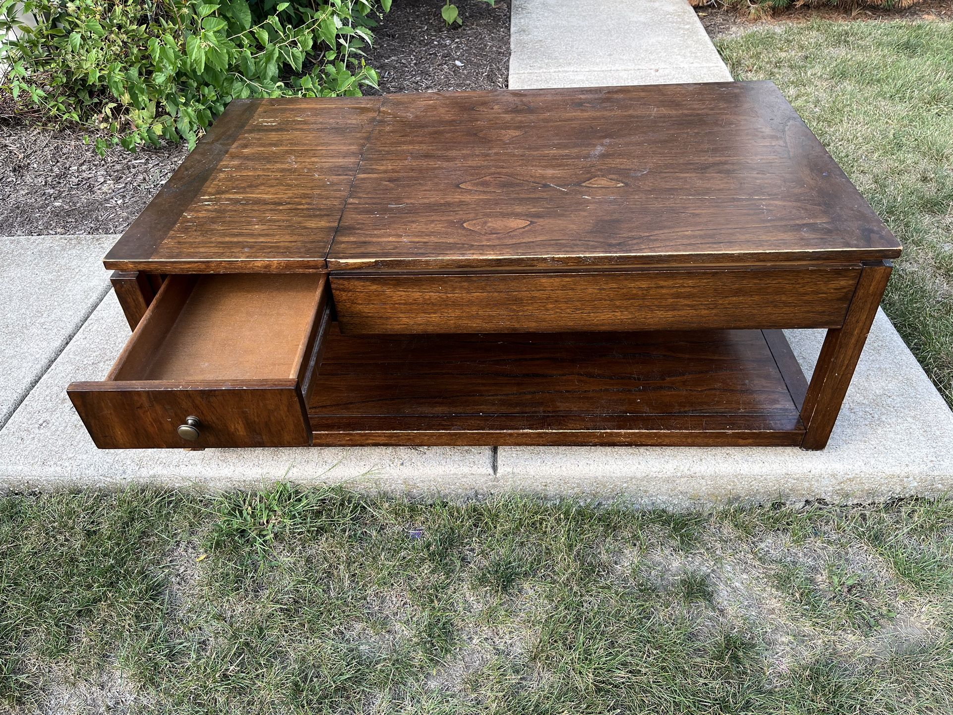 Lazboy Coffee Table for Sale in Aurora, IL OfferUp