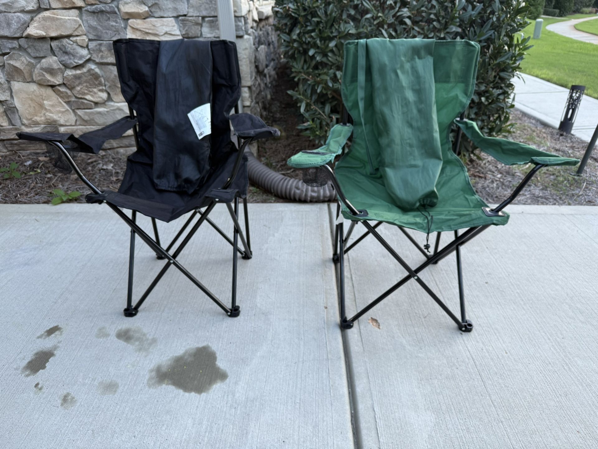 2 Foldable Chairs