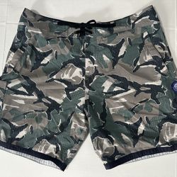 AFTCO camo green shorts size 34