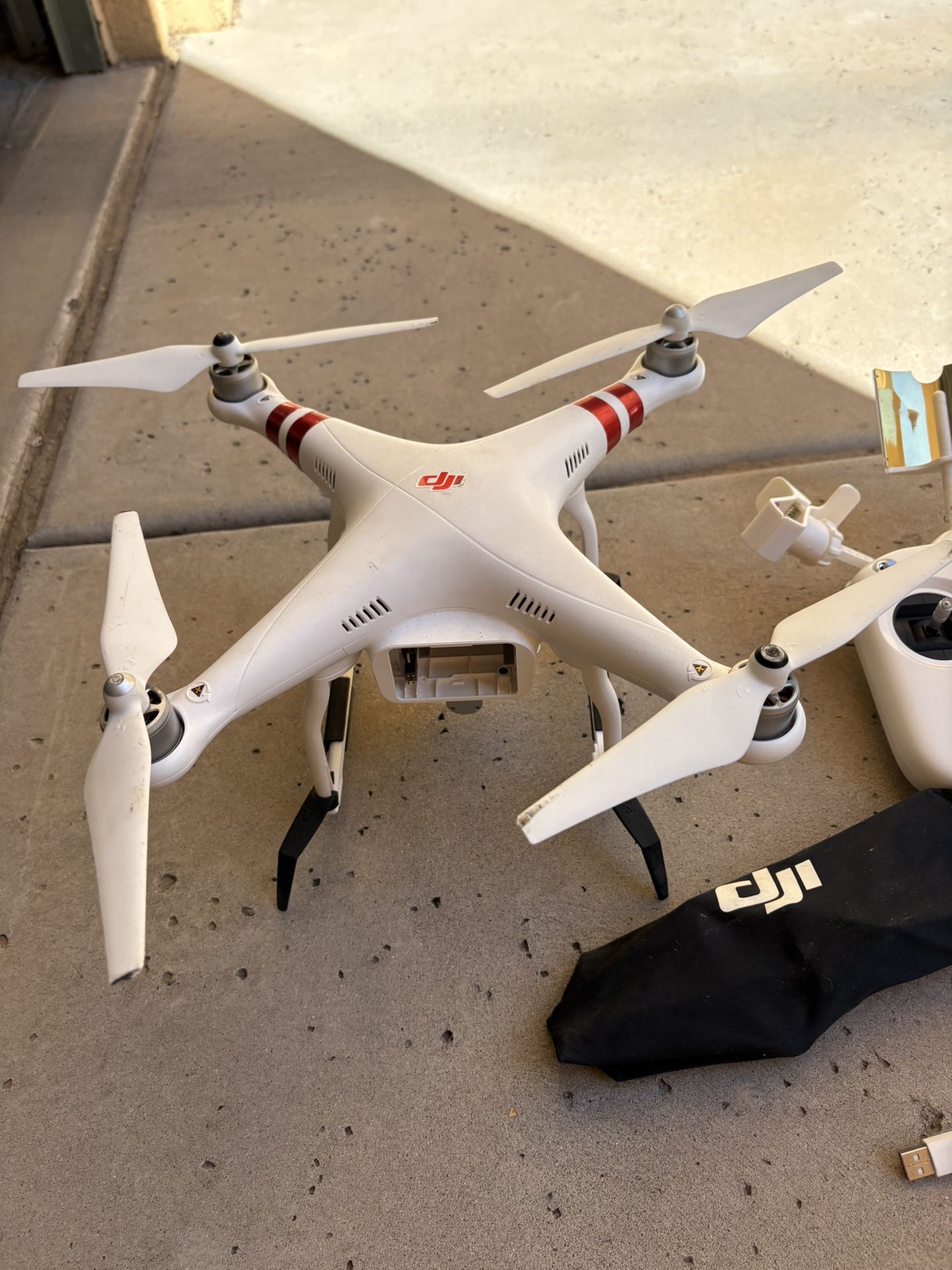 DJI Phantom 3 Drone + Controller + Extra Propellers