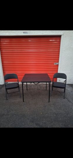 Foldup table with padded chairs pickup 3-8:30 pm rainbow/charleston cash only read description