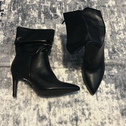 DV black booties