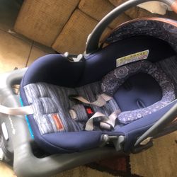 Infant Car Seat & Mount