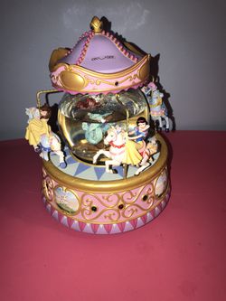 Disney Princess Ariel, Cinderella, Snow White,Belle and sleeping beauty musical snow globe