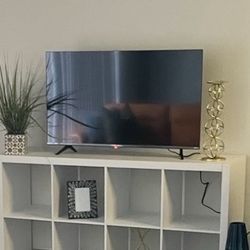 Hisense Roku TV “43”