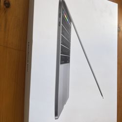 13-un MacBook Pro Box 