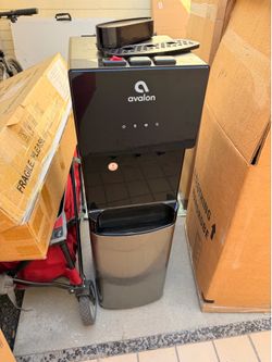 Bottom loading water cooler