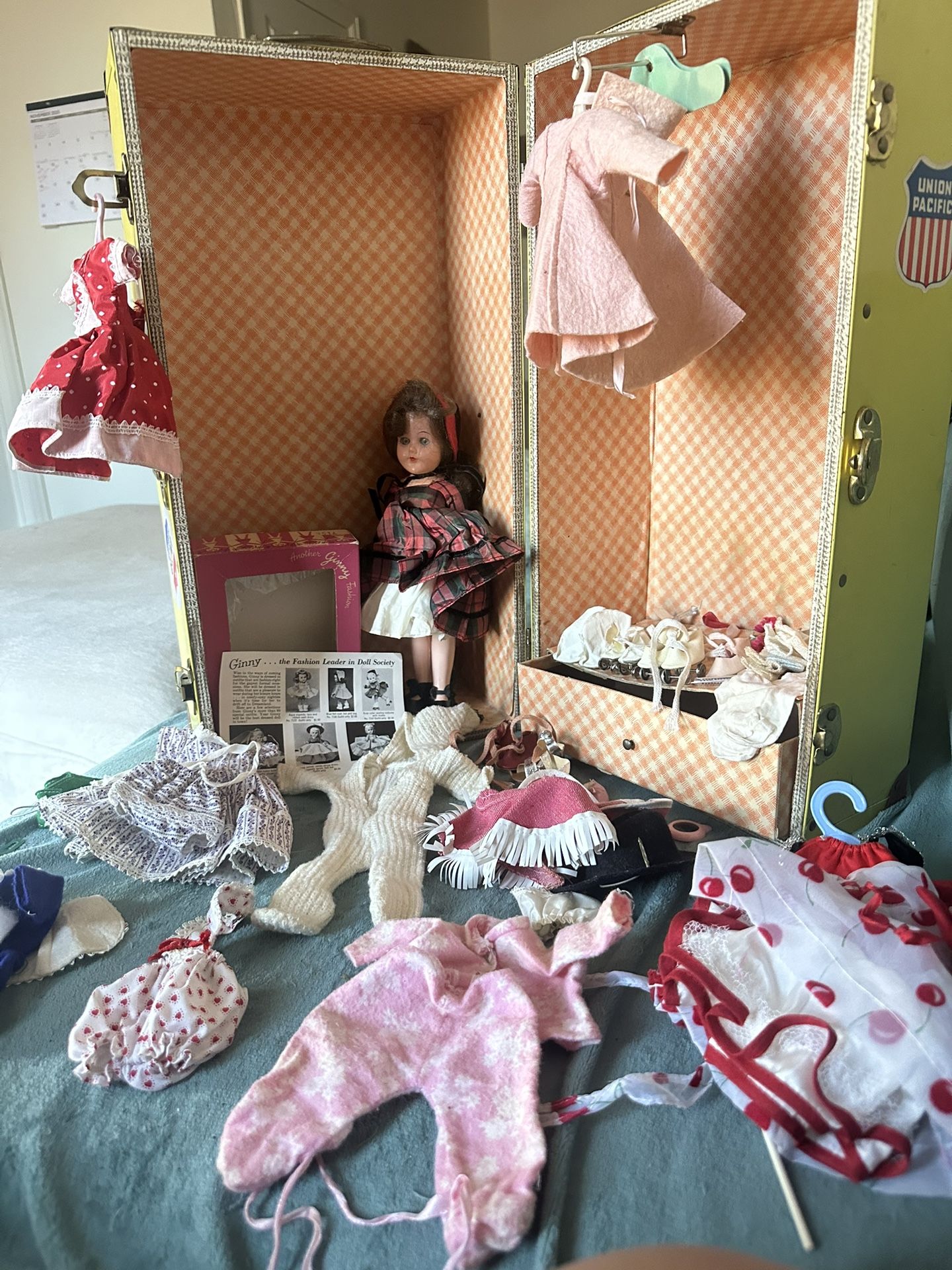 Vogue Ginny Doll & Vintage Wardrobe Trunk 1950s  w/ 15+ Outfits & Accessories