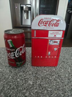 Coca-Cola pencils sharpener & "mini fridge" tin