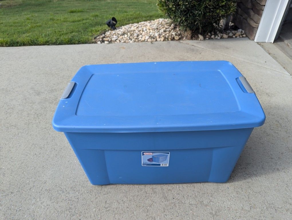Sterilite Extra Large Container With Lids