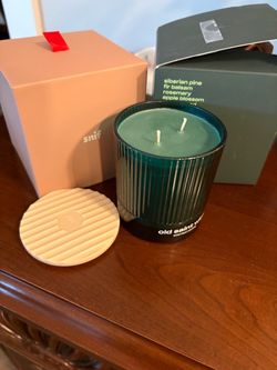 Snif Old Saint Wick Scented Holiday Candle features a vibrant green ribbed glass jar