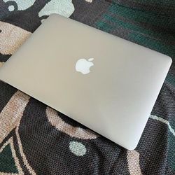 Apple Macbook Air 13” Intel I5 Processor 8GB RAM 128GB SSD $200