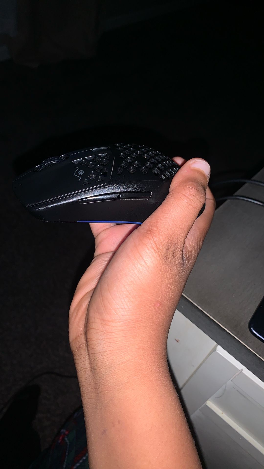 Aerox 3 WL blutooth chargable gaming mouse
