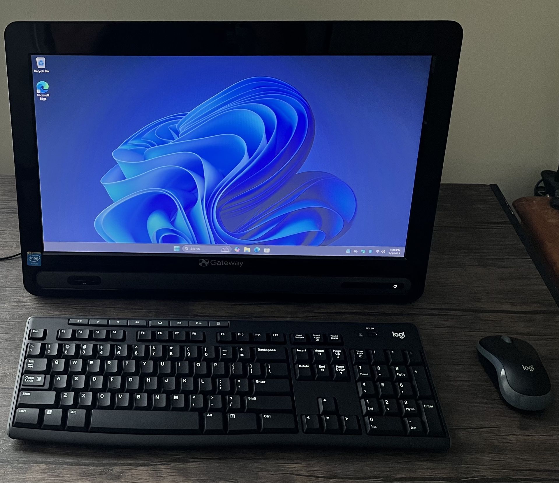 Gateway One ZX4665-UW30. 1.60 GHz Intel Dual-Core. 8GB Ram. 512GB SSD