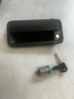 99-2006 GMC/Chevy Tahoe door Handle W/ Lock and keys