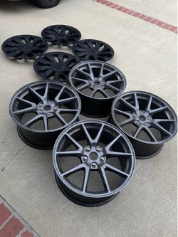 Tesla Model 3 Aero Wheels + Überturbine Wheel Caps