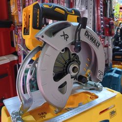 DeWalt 20V Max XR Cordless Brushless 7-1/4in. Circular Saw.  Tool-Only 