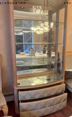 American Drew solid wood lighted glass curio cabinet display case vitrina Diningroom Chest Hutch 