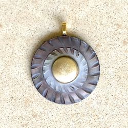 🔆 Beautiful, handmade pendant reworked from shell like button