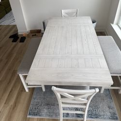 Modern Farmhouse Dining Set (6-Piece) – Ashley Furniture – Like New