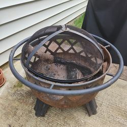 Metal Fire Pit w/ Cover