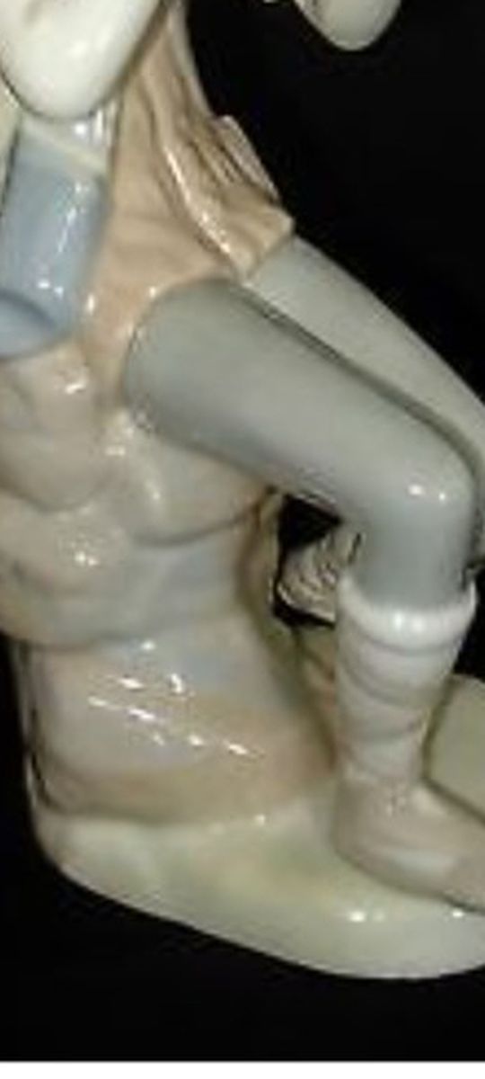 Lladro Inspired Figurine Boy With Flute.