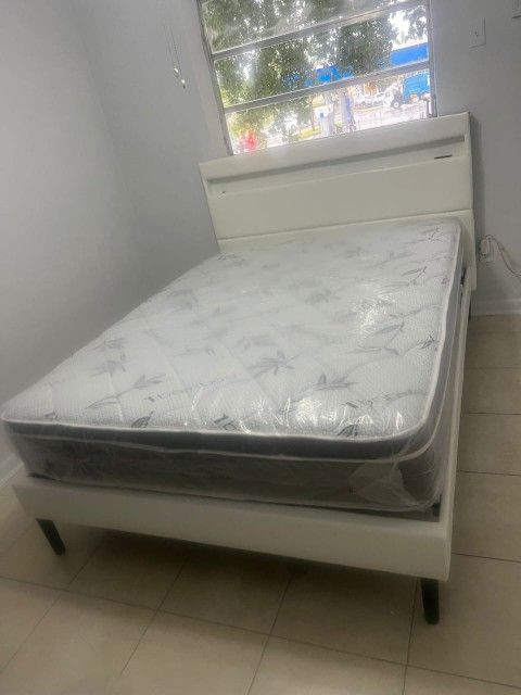 Bed Frame Queen Size Con Mattress Incluído