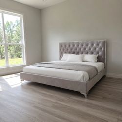 King bed frame new