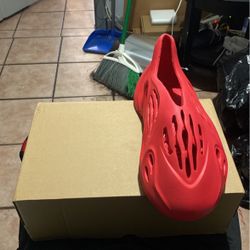 Adida yeezy Foam runner “Vermilion”