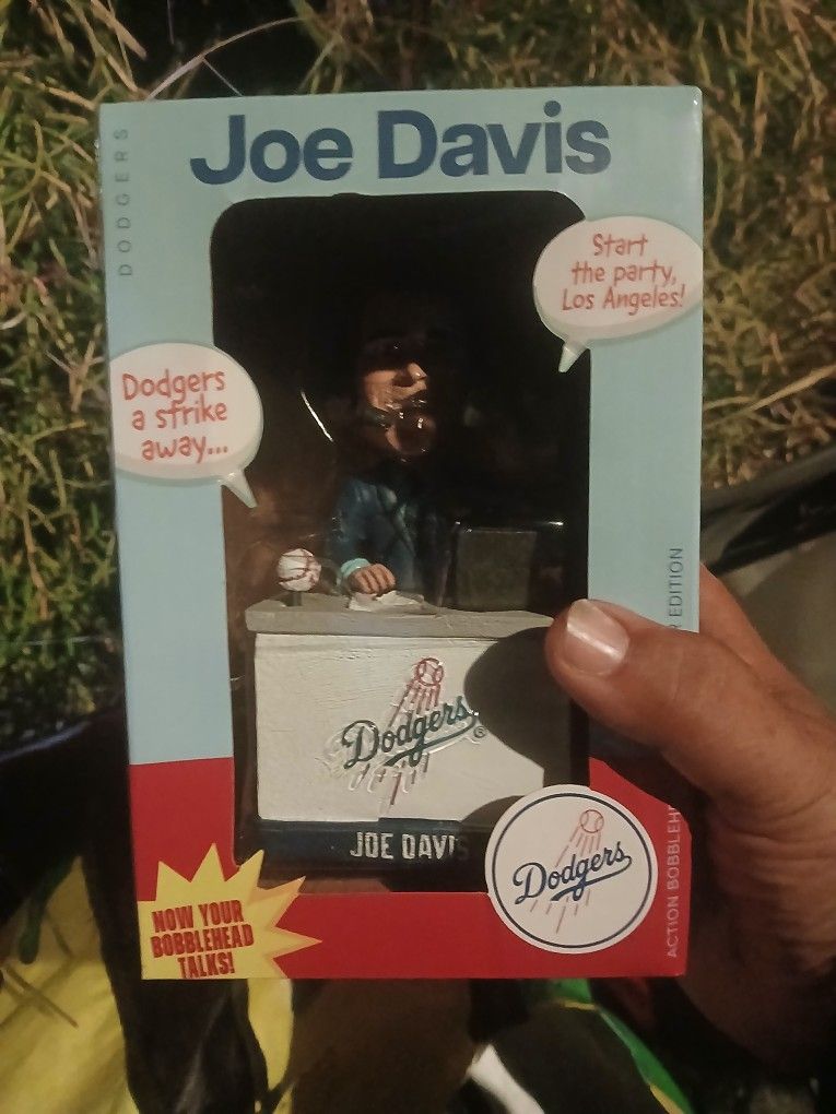 Joe Davis "Talking" 2025 Bobblehead.  LOOKING FOR CUBE,KOBE,OHTANI, 2025 FREEMAN. ,World Series Rings Or Throphy.  Located In Glendora 