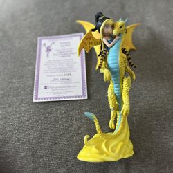 Figura De Colección Con Certificado De Autenticidad 