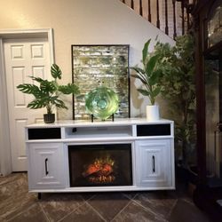 Beautiful White Fireplace /tv Stand In Excellent Condition 60”inch Long 