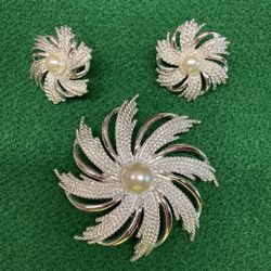 Sarah Coventry Brooch And Earrings
