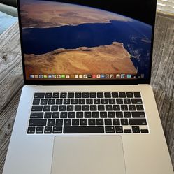 MacBook M4 