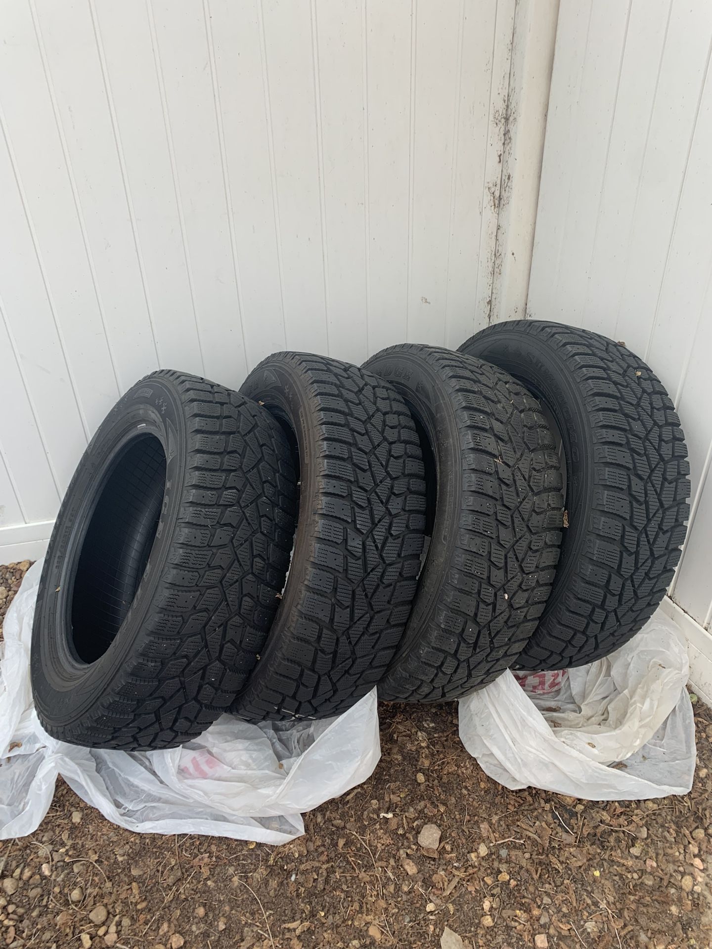 ICE EDGE SNOW TIRES 2 New 2 Used 225/60R17 for Sale in Greeley, CO