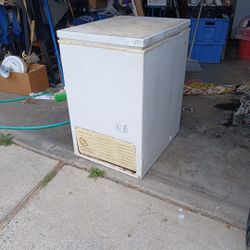 Deep Freezer / White 