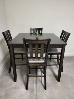 Table Set with 4 Chairs Good Condition