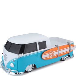 Maisto Tech 1:16 Scale Volkswagen Type 2 Pick-Up featuring a surfboard accessory