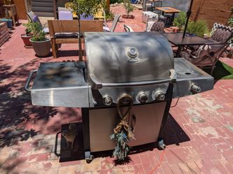 Uniflame BBQ Grill with Propane Tank